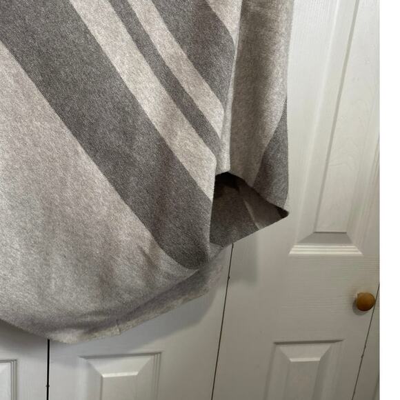 Evereve Rochelle Gray Striped Hooded Open Front Poncho Sweater M/L - Picture 4 of 10
